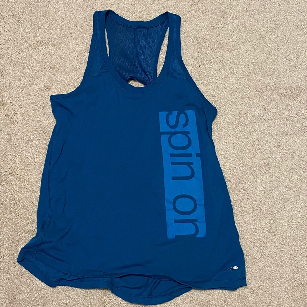 🔴 Blue workout tank w cut out in back -“spin on”